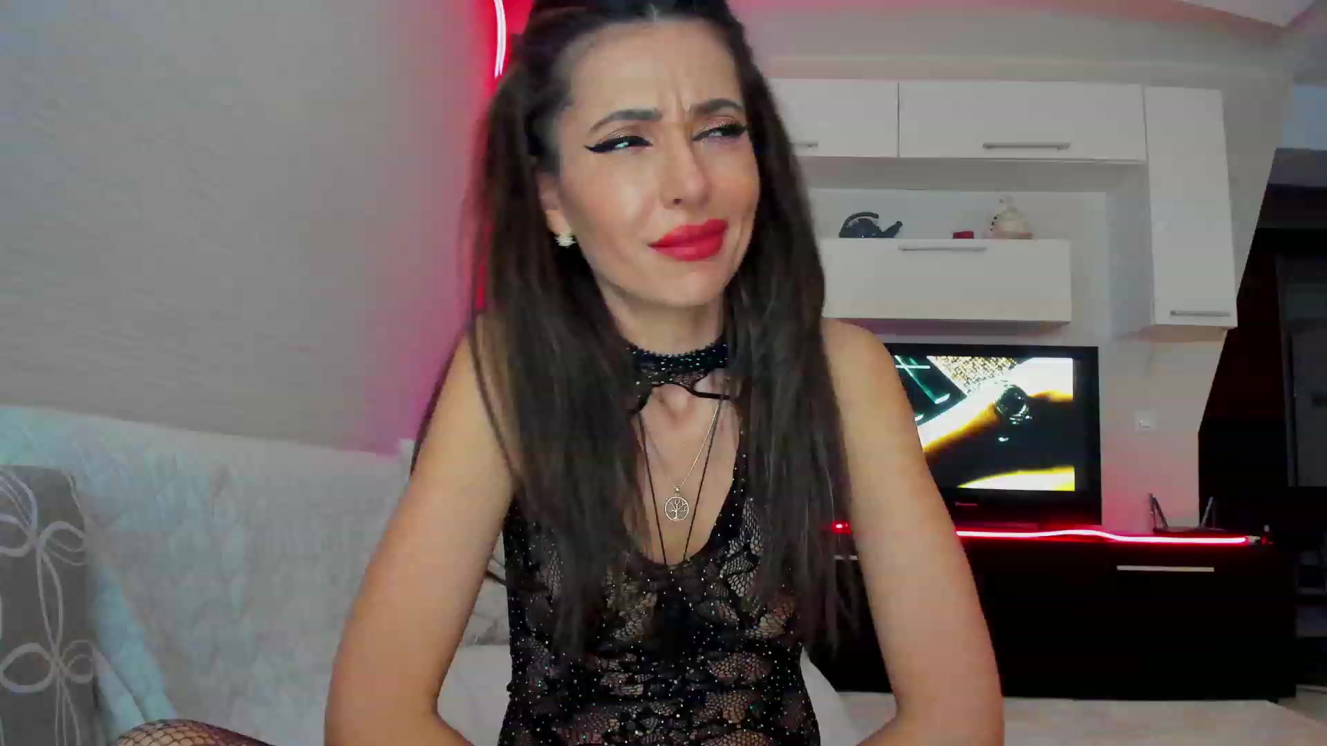 Gallery image thumbnail from SmileyTinaa's myfreecams stream on, 03/28/2023, 02:05 image 4 of 20