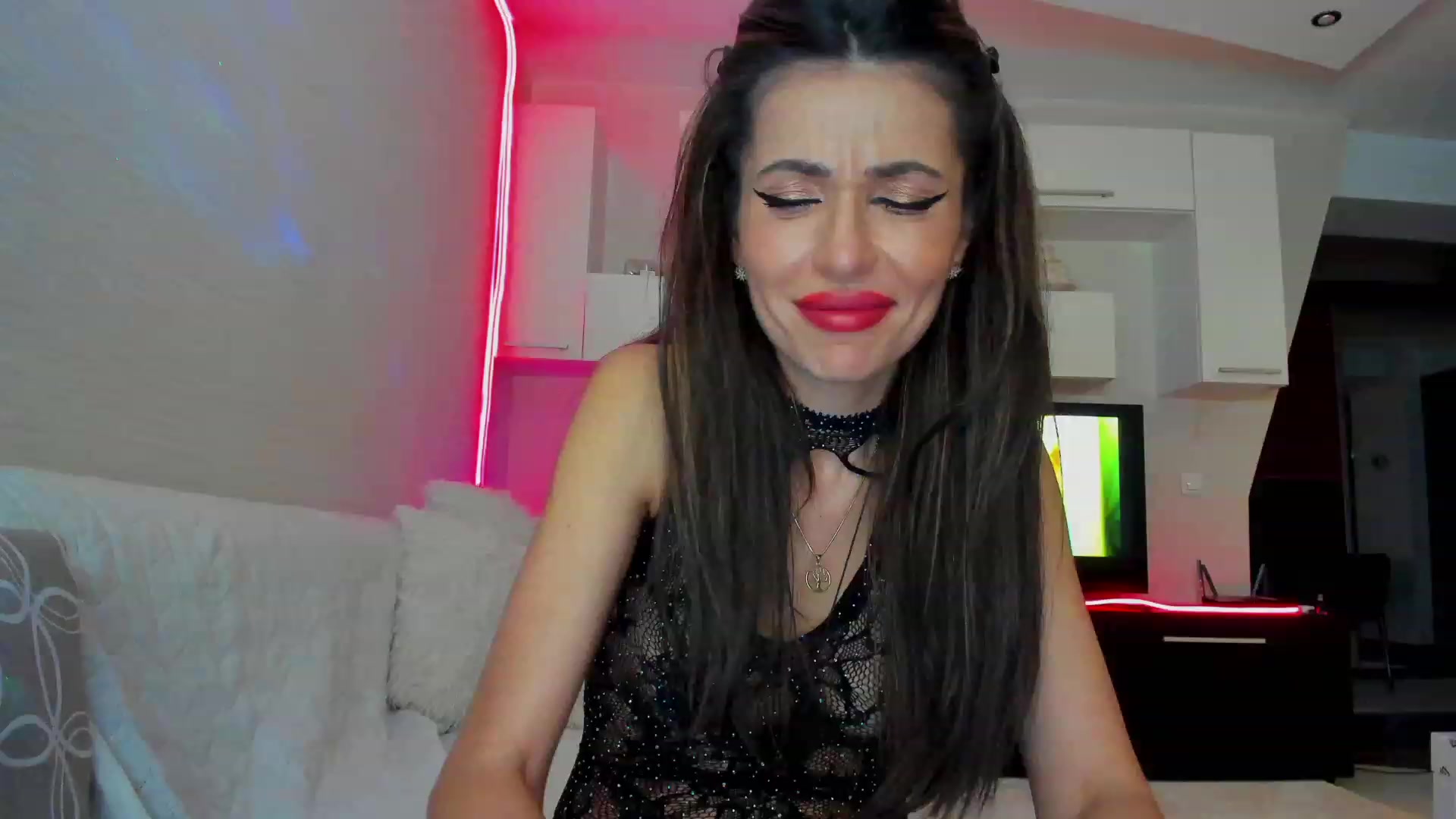 Gallery image thumbnail from SmileyTinaa's myfreecams stream on, 03/28/2023, 02:21 image 10 of 20