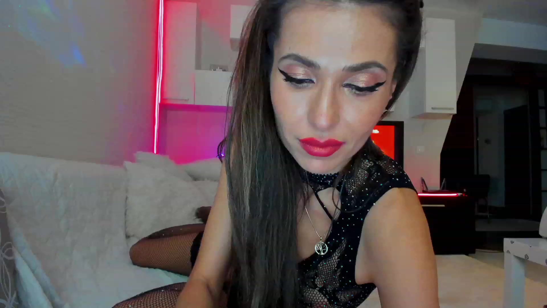 Gallery image thumbnail from SmileyTinaa's myfreecams stream on, 03/28/2023, 02:21 image 18 of 20