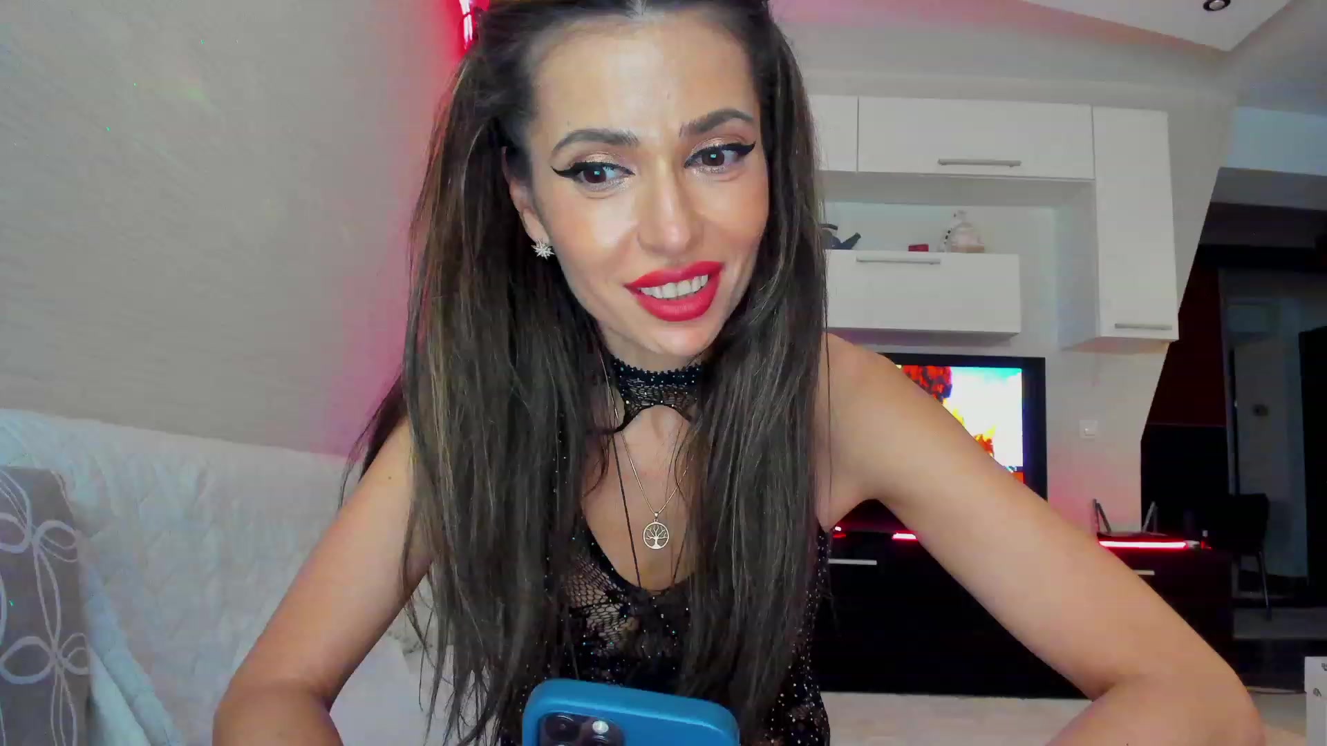 Gallery image thumbnail from SmileyTinaa's myfreecams stream on, 03/28/2023, 02:21 image 3 of 20