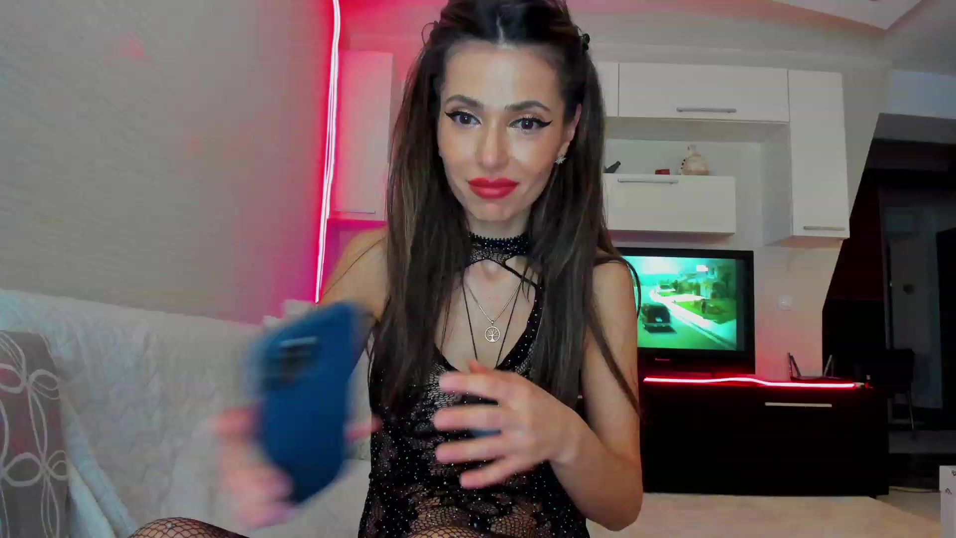 Gallery image thumbnail from SmileyTinaa's myfreecams stream on, 03/28/2023, 02:21 image 14 of 20