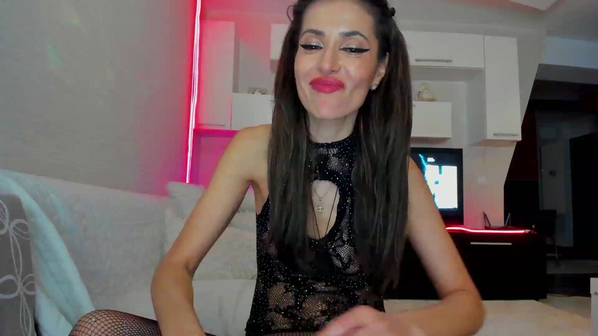 Gallery image thumbnail from SmileyTinaa's myfreecams stream on, 03/28/2023, 04:44 image 2 of 20