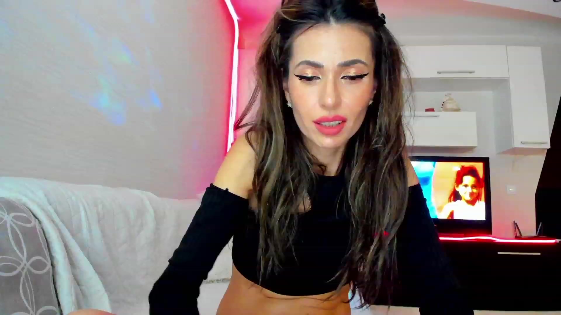Gallery image thumbnail from SmileyTinaa's myfreecams stream on, 03/28/2023, 23:27 image 5 of 20