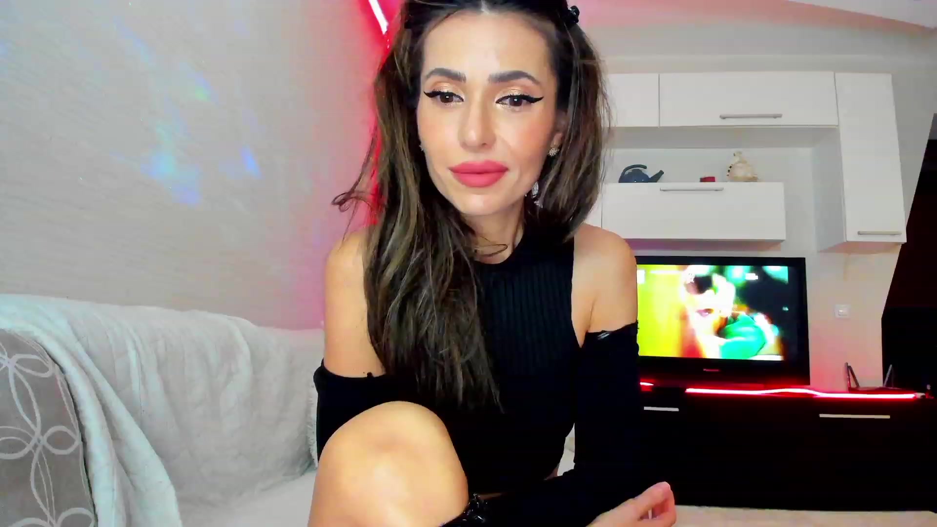 Gallery image thumbnail from SmileyTinaa's myfreecams stream on, 03/28/2023, 23:27 image 7 of 20