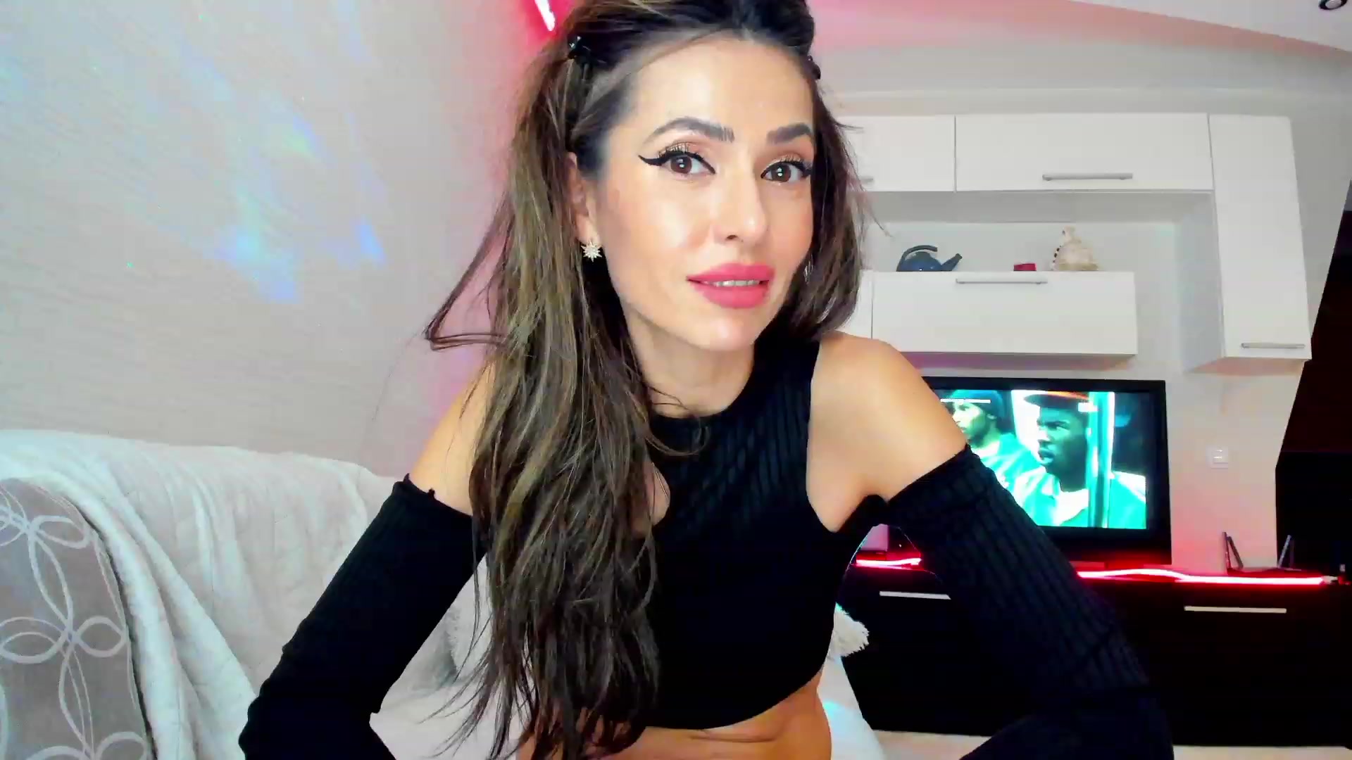 Gallery image thumbnail from SmileyTinaa's myfreecams stream on, 03/28/2023, 23:27 image 6 of 20
