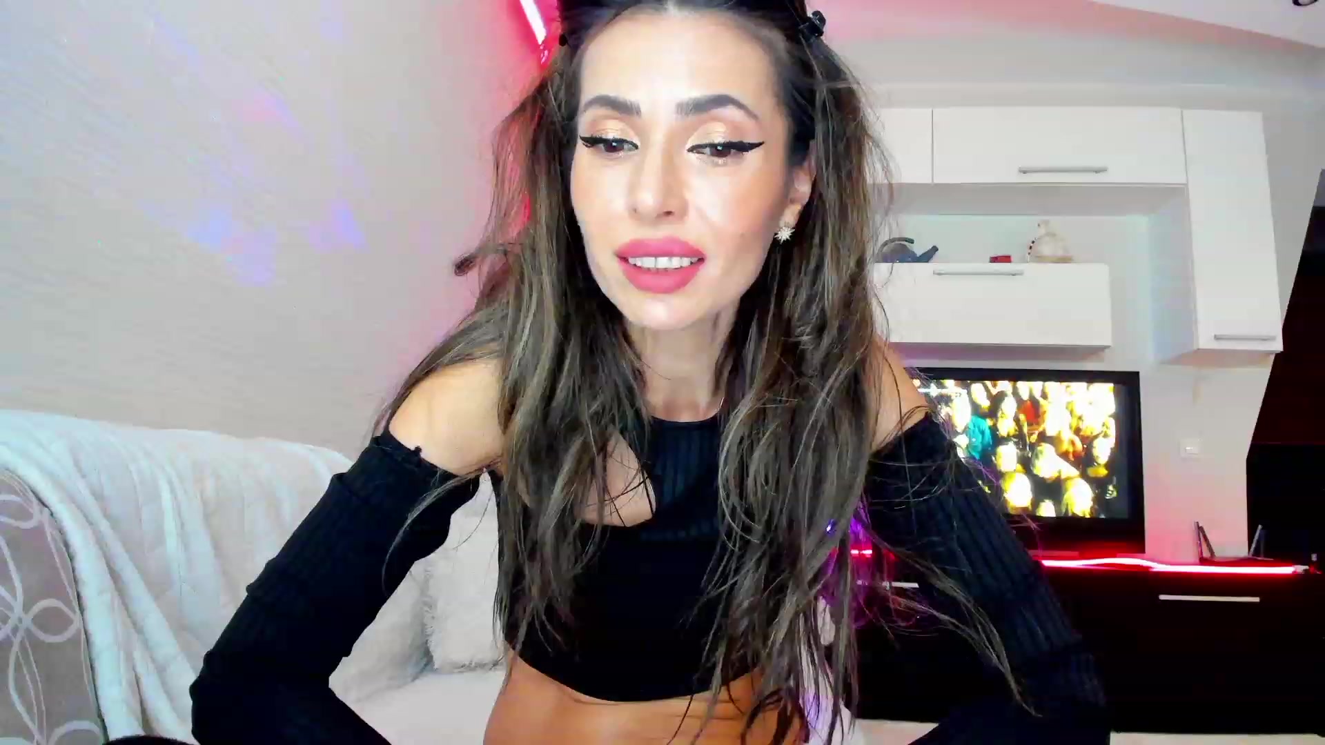 Gallery image thumbnail from SmileyTinaa's myfreecams stream on, 03/28/2023, 23:27 image 2 of 20