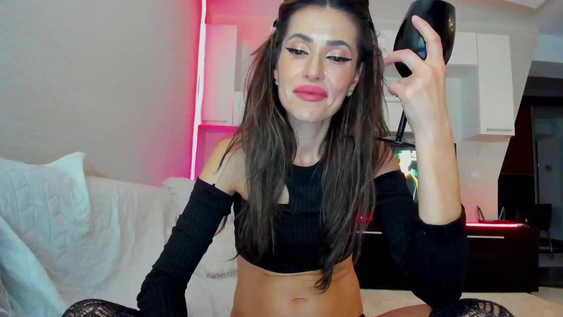 Gallery image thumbnail from SmileyTinaa's myfreecams stream on, 03/29/2023, 24:18 image 12 of 20