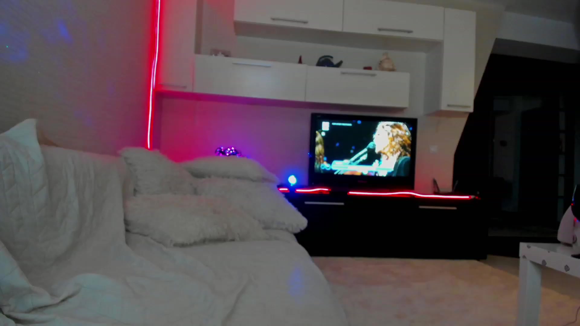 Gallery image thumbnail from SmileyTinaa's myfreecams stream on, 03/29/2023, 24:18 image 5 of 20