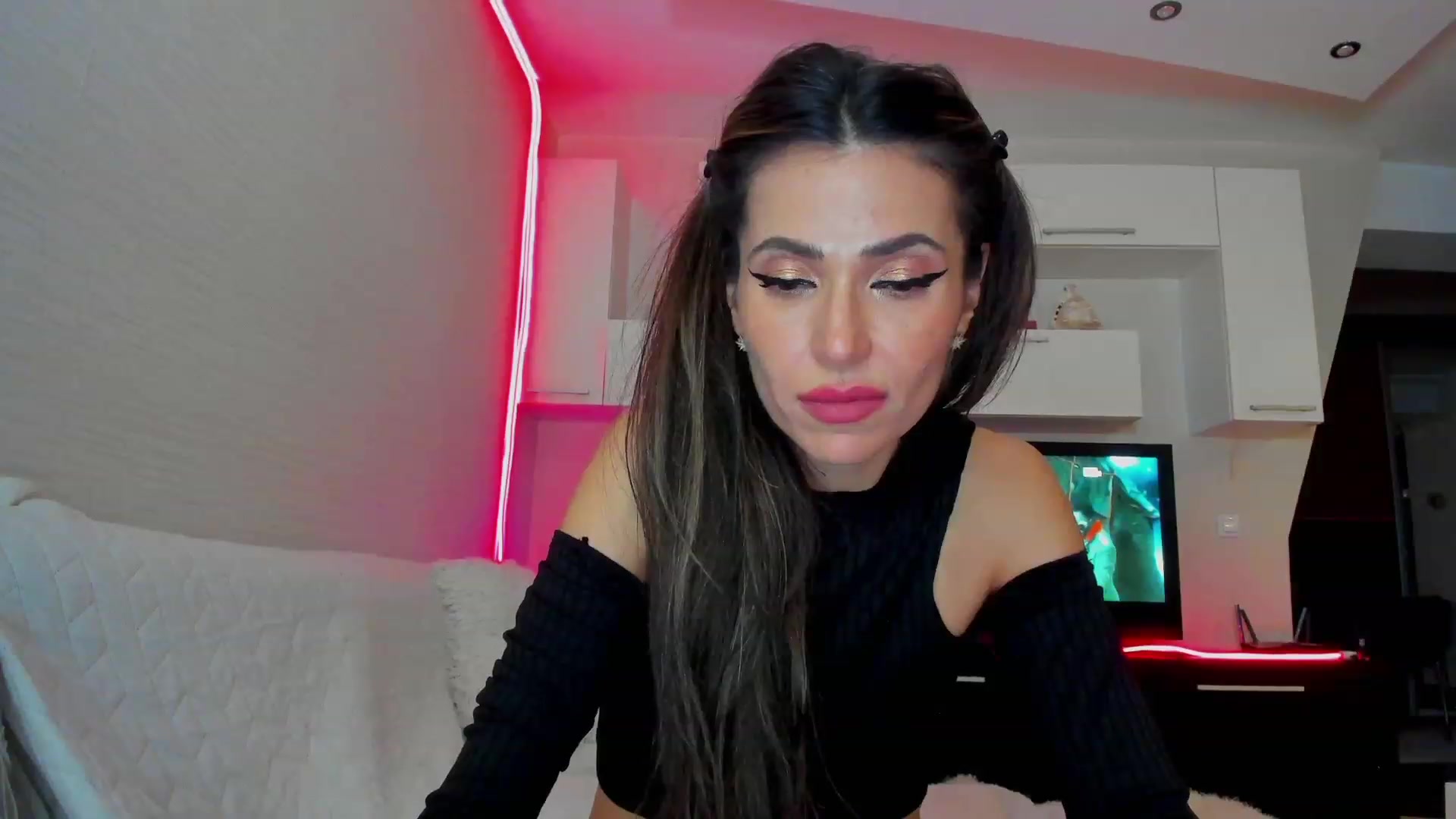 Gallery image thumbnail from SmileyTinaa's myfreecams stream on, 03/29/2023, 05:00 image 12 of 20