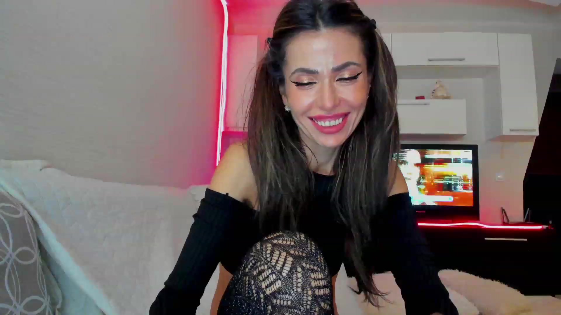 Gallery image thumbnail from SmileyTinaa's myfreecams stream on, 03/29/2023, 05:00 image 9 of 20