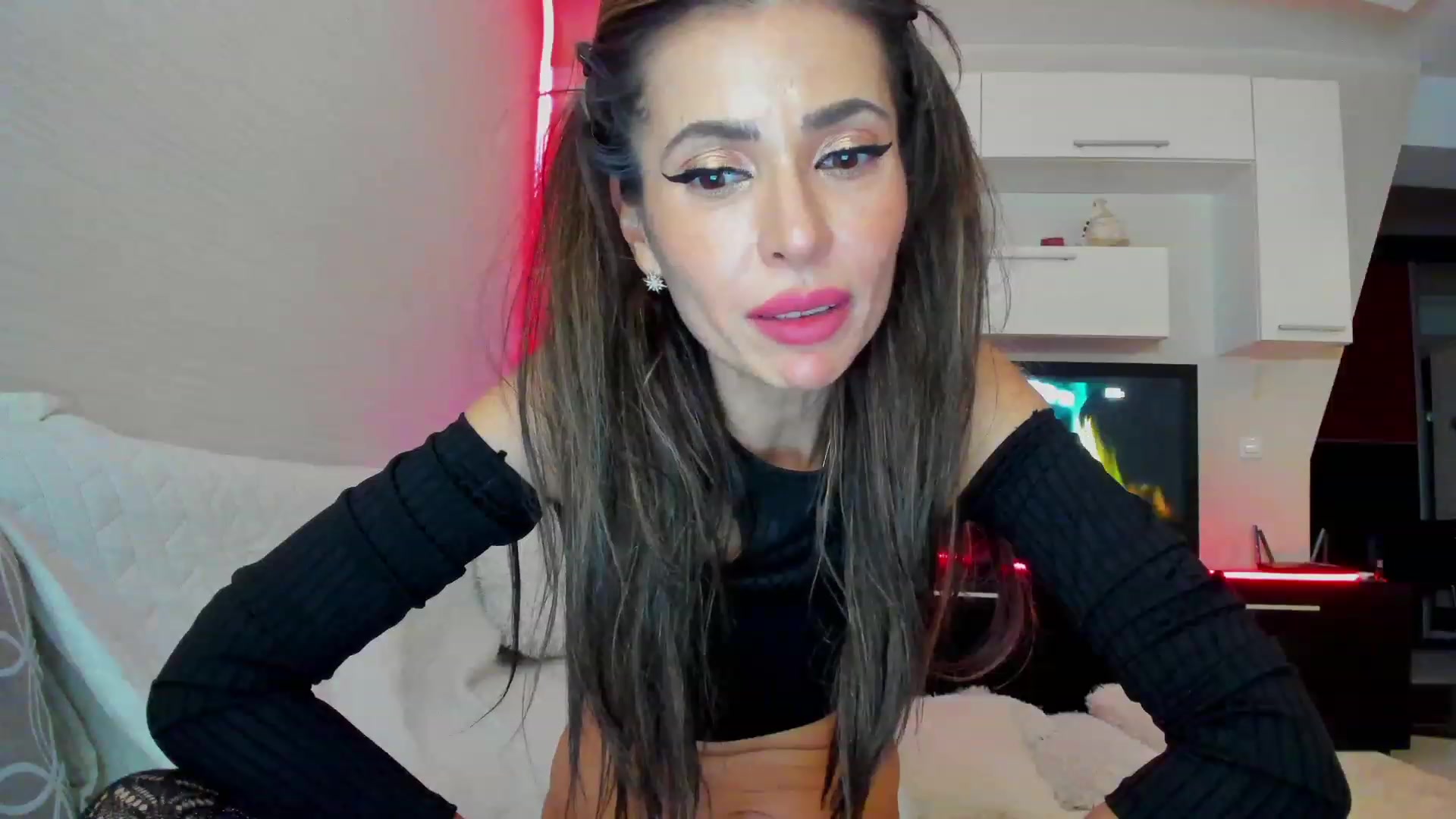 Gallery image thumbnail from SmileyTinaa's myfreecams stream on, 03/29/2023, 05:00 image 5 of 20