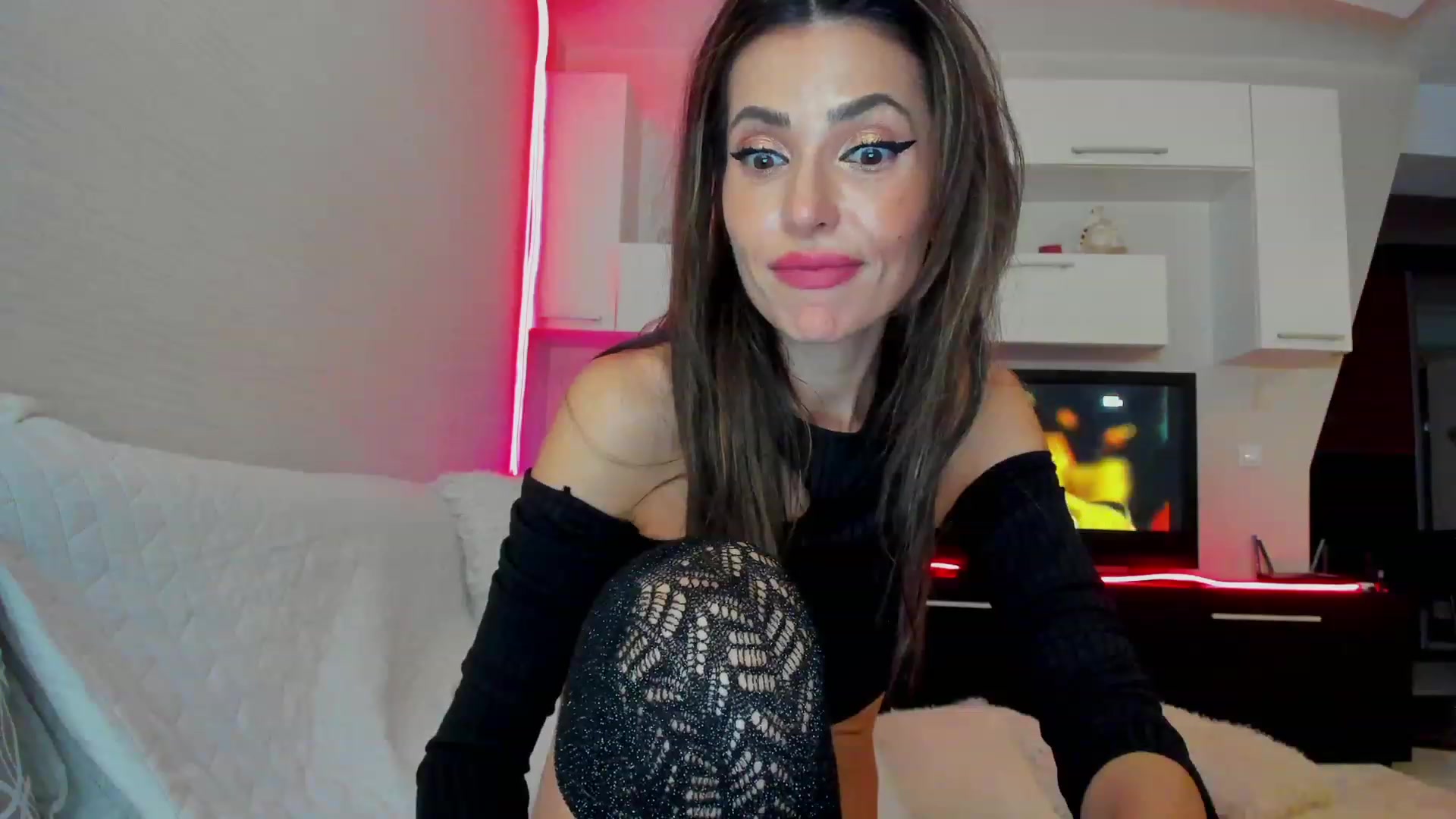 Gallery image thumbnail from SmileyTinaa's myfreecams stream on, 03/29/2023, 05:00 image 3 of 20