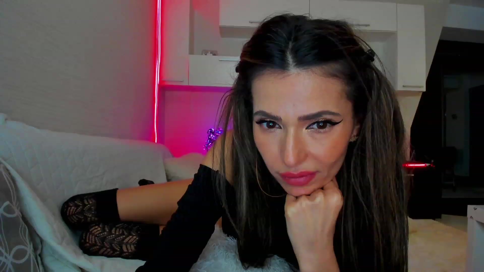 Gallery image thumbnail from SmileyTinaa's myfreecams stream on, 03/29/2023, 05:00 image 15 of 20