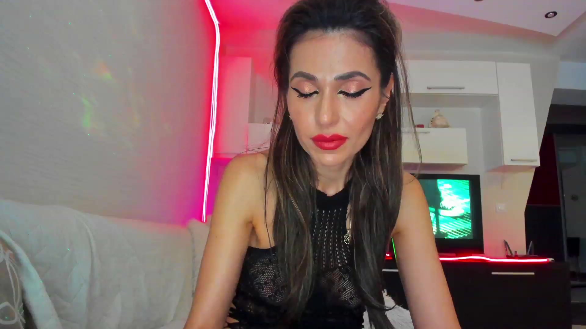 Gallery image thumbnail from SmileyTinaa's myfreecams stream on, 03/29/2023, 23:20 image 6 of 20