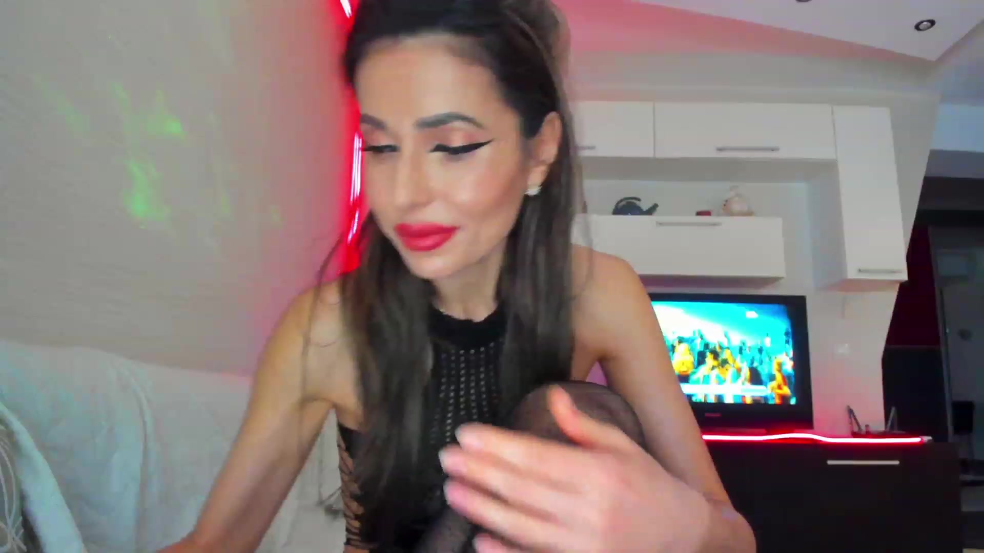Gallery image thumbnail from SmileyTinaa's myfreecams stream on, 03/29/2023, 23:20 image 5 of 20