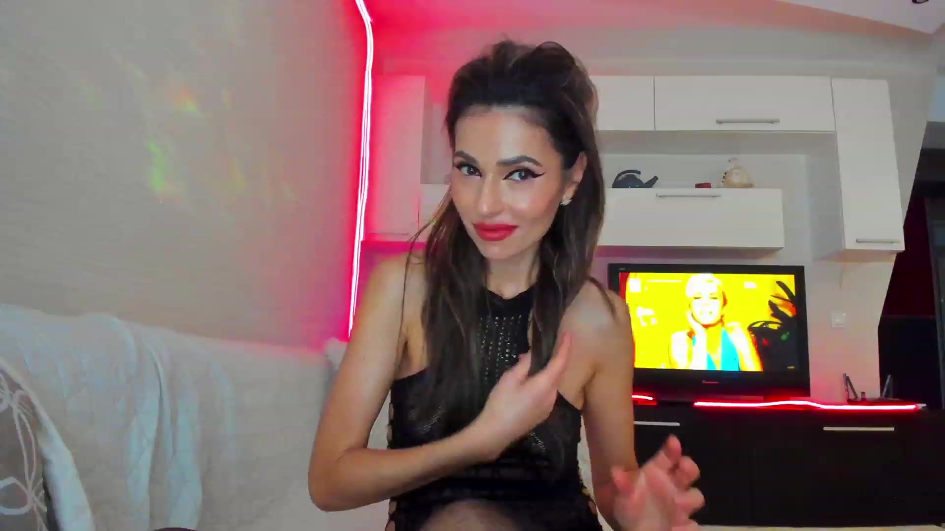 Gallery image thumbnail from SmileyTinaa's myfreecams stream on, 03/29/2023, 23:20 image 1 of 20
