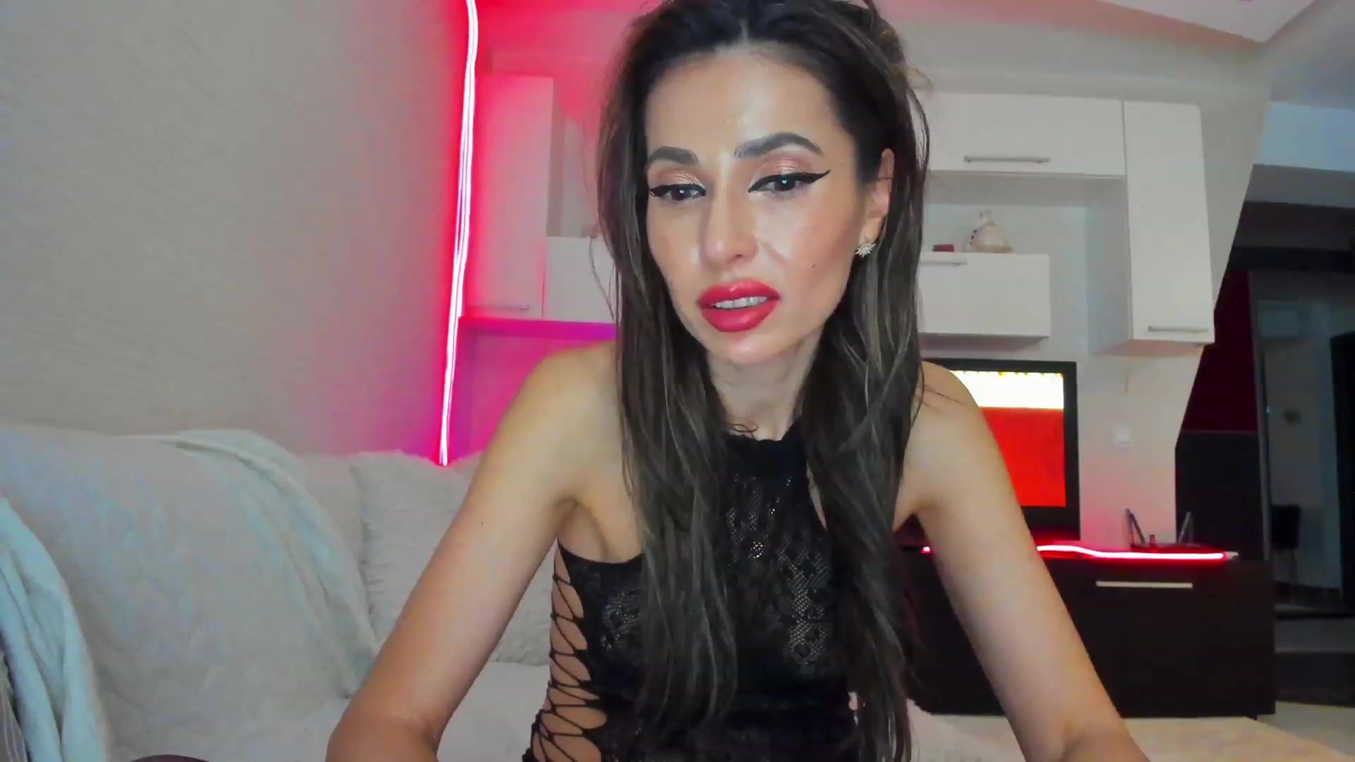 Gallery image thumbnail from SmileyTinaa's myfreecams stream on, 03/30/2023, 01:54 image 5 of 20
