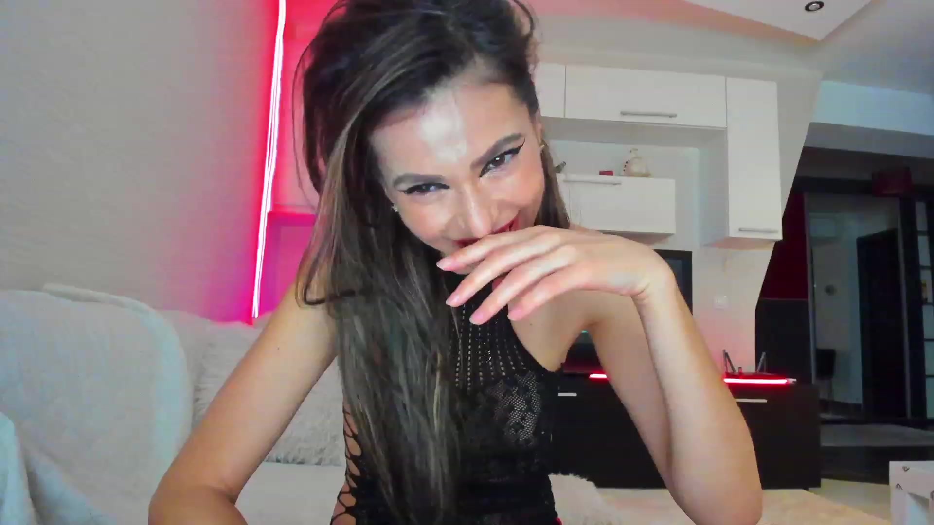Gallery image thumbnail from SmileyTinaa's myfreecams stream on, 03/30/2023, 01:54 image 13 of 20