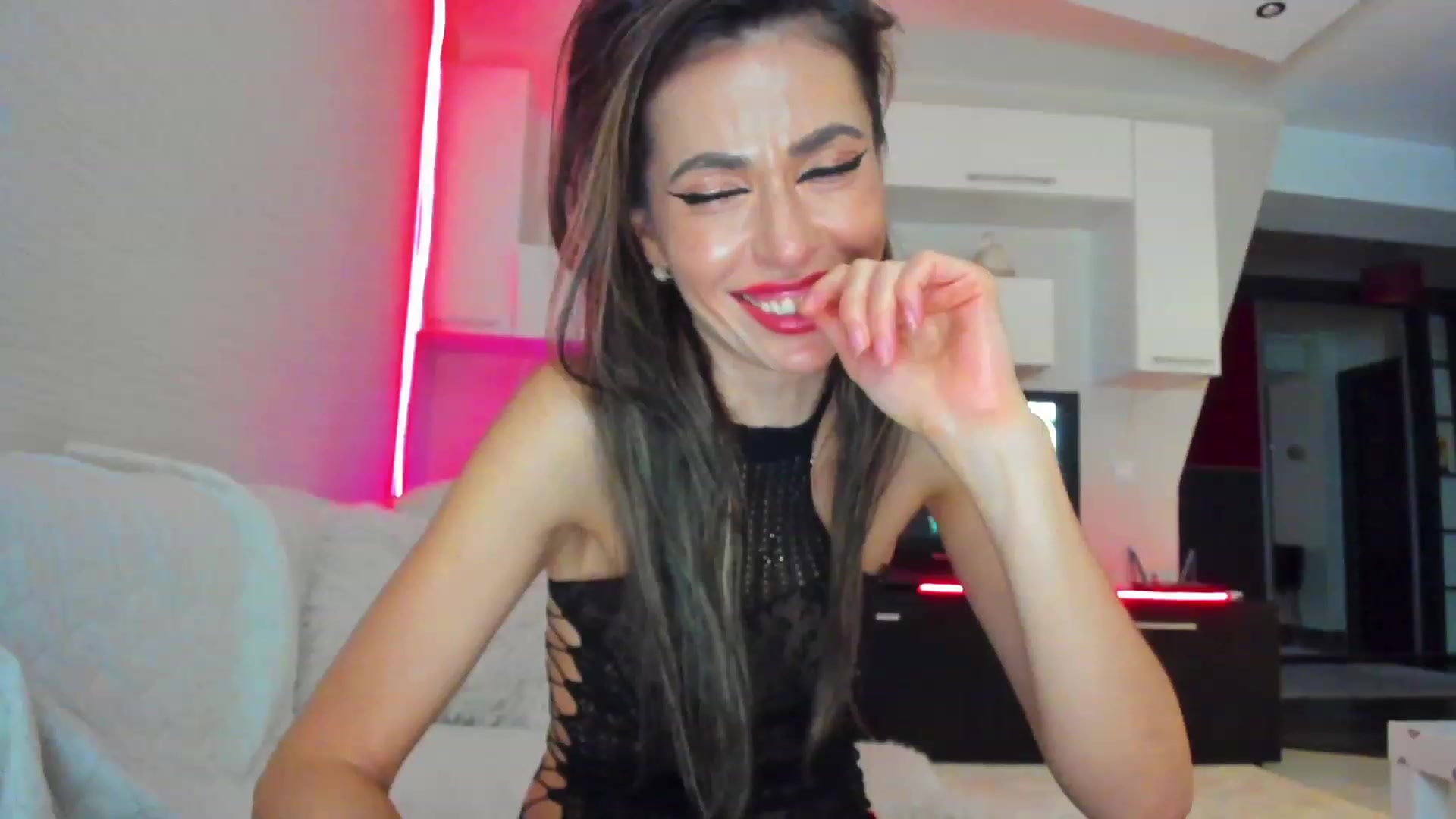 Gallery image thumbnail from SmileyTinaa's myfreecams stream on, 03/30/2023, 02:16 image 8 of 20