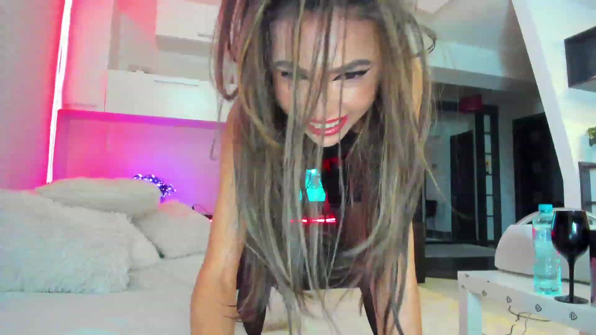 Gallery image thumbnail from SmileyTinaa's myfreecams stream on, 03/30/2023, 02:16 image 11 of 20