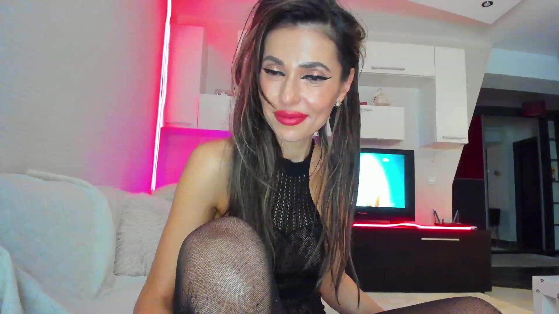 Gallery image thumbnail from SmileyTinaa's myfreecams stream on, 03/30/2023, 02:16 image 9 of 20