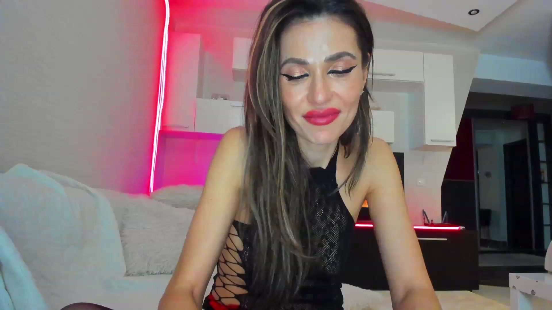 Gallery image thumbnail from SmileyTinaa's myfreecams stream on, 03/30/2023, 04:04 image 2 of 20
