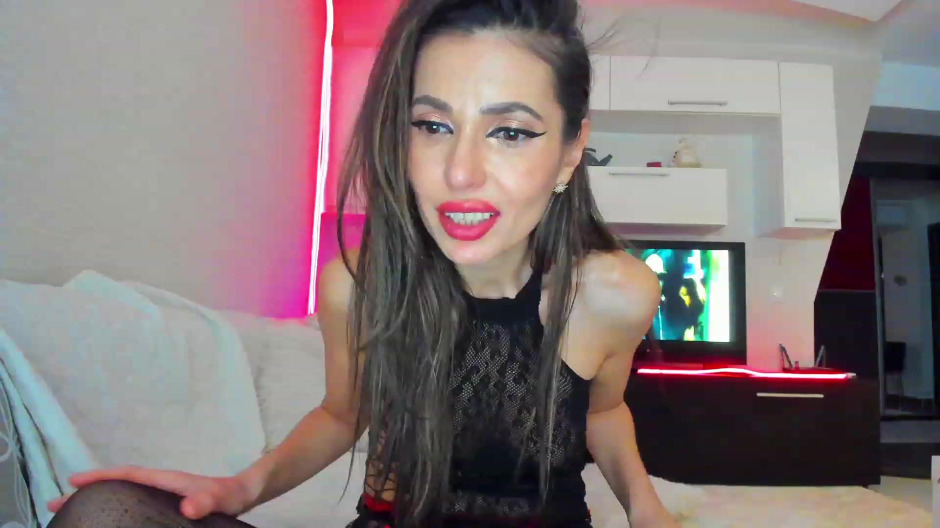 Gallery image thumbnail from SmileyTinaa's myfreecams stream on, 03/30/2023, 04:04 image 5 of 20