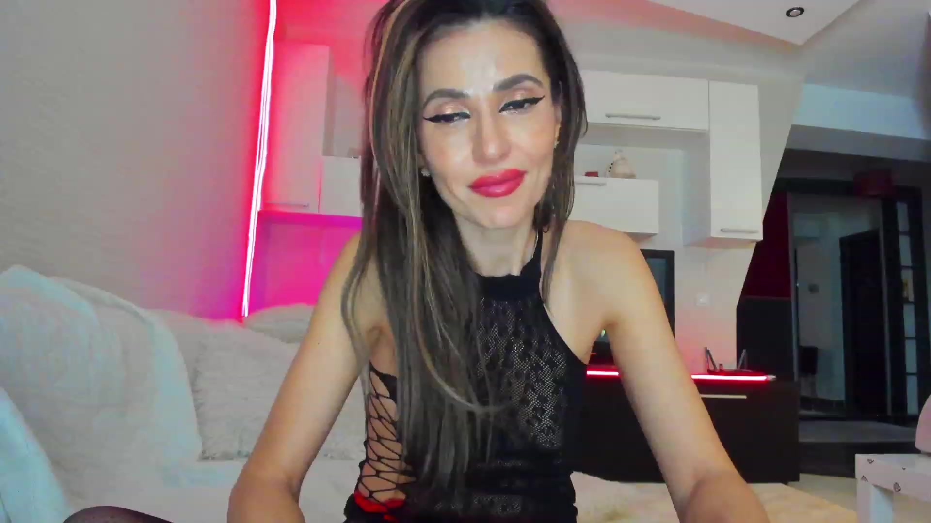 Gallery image thumbnail from SmileyTinaa's myfreecams stream on, 03/30/2023, 04:04 image 1 of 20