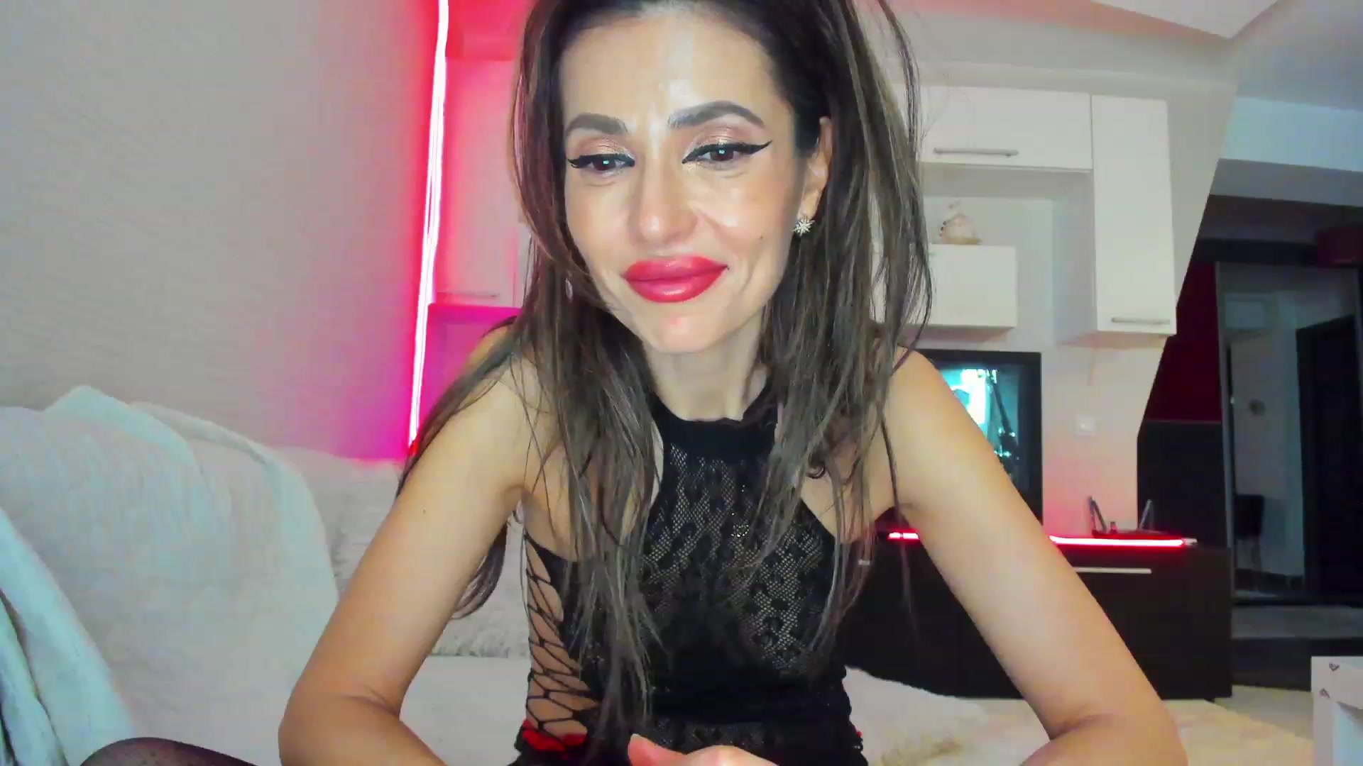 Gallery image thumbnail from SmileyTinaa's myfreecams stream on, 03/30/2023, 04:04 image 3 of 20