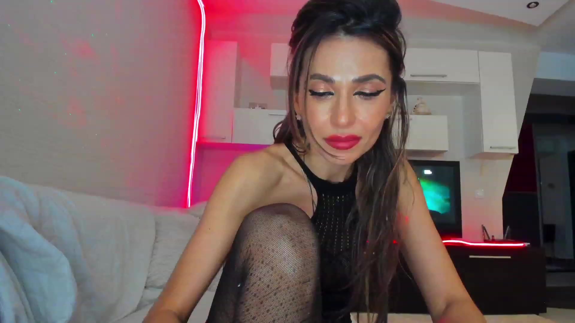 Gallery image thumbnail from SmileyTinaa's myfreecams stream on, 03/30/2023, 05:36 image 10 of 20