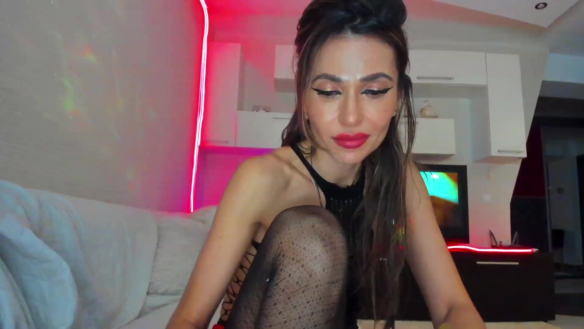 Gallery image thumbnail from SmileyTinaa's myfreecams stream on, 03/30/2023, 05:36 image 6 of 20