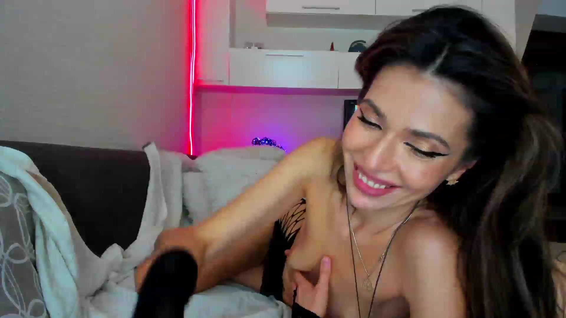 Gallery image thumbnail from SmileyTinaa's myfreecams stream on, 04/01/2023, 24:49 image 12 of 20