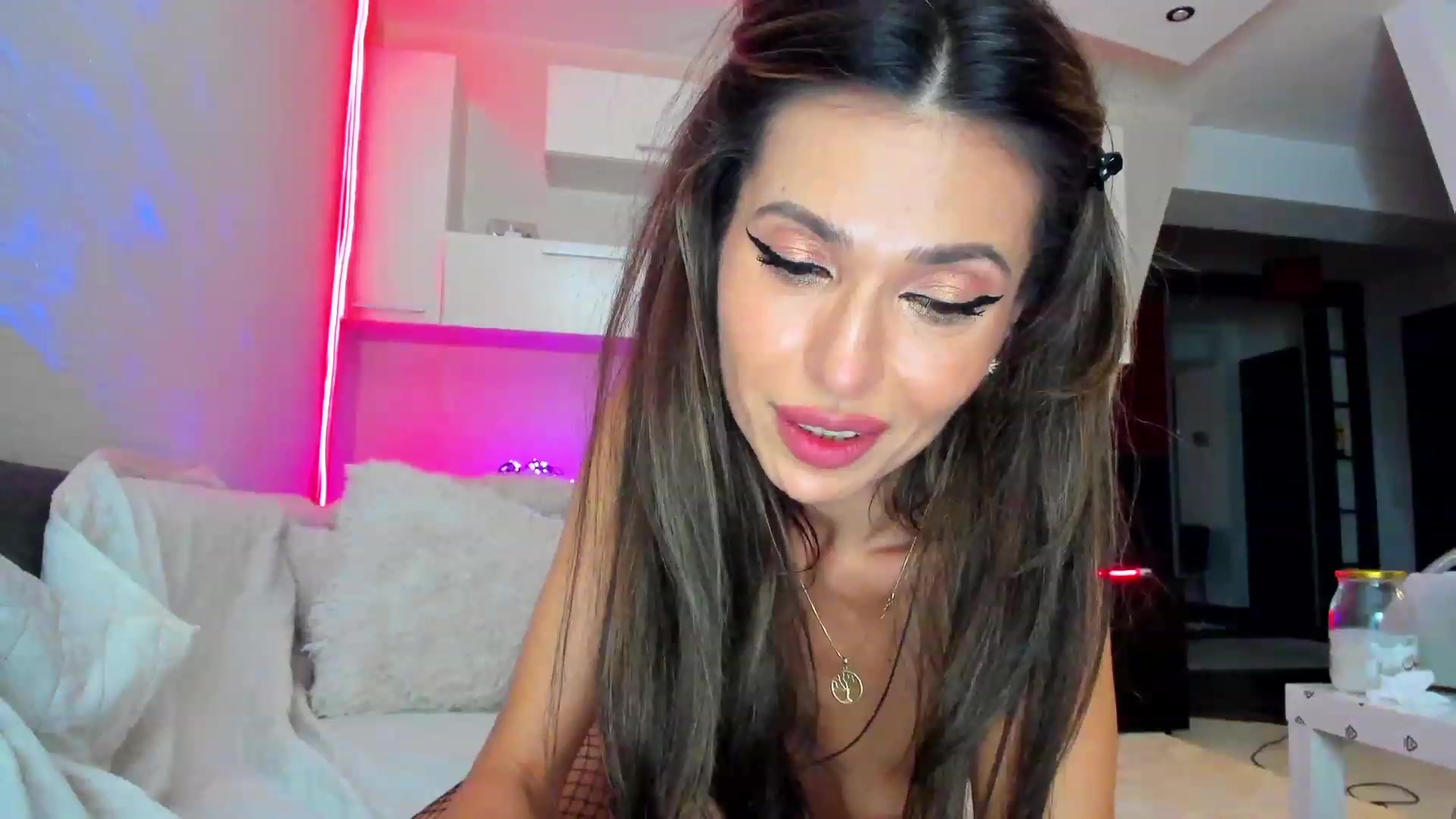 Gallery image thumbnail from SmileyTinaa's myfreecams stream on, 04/01/2023, 24:49 image 4 of 20