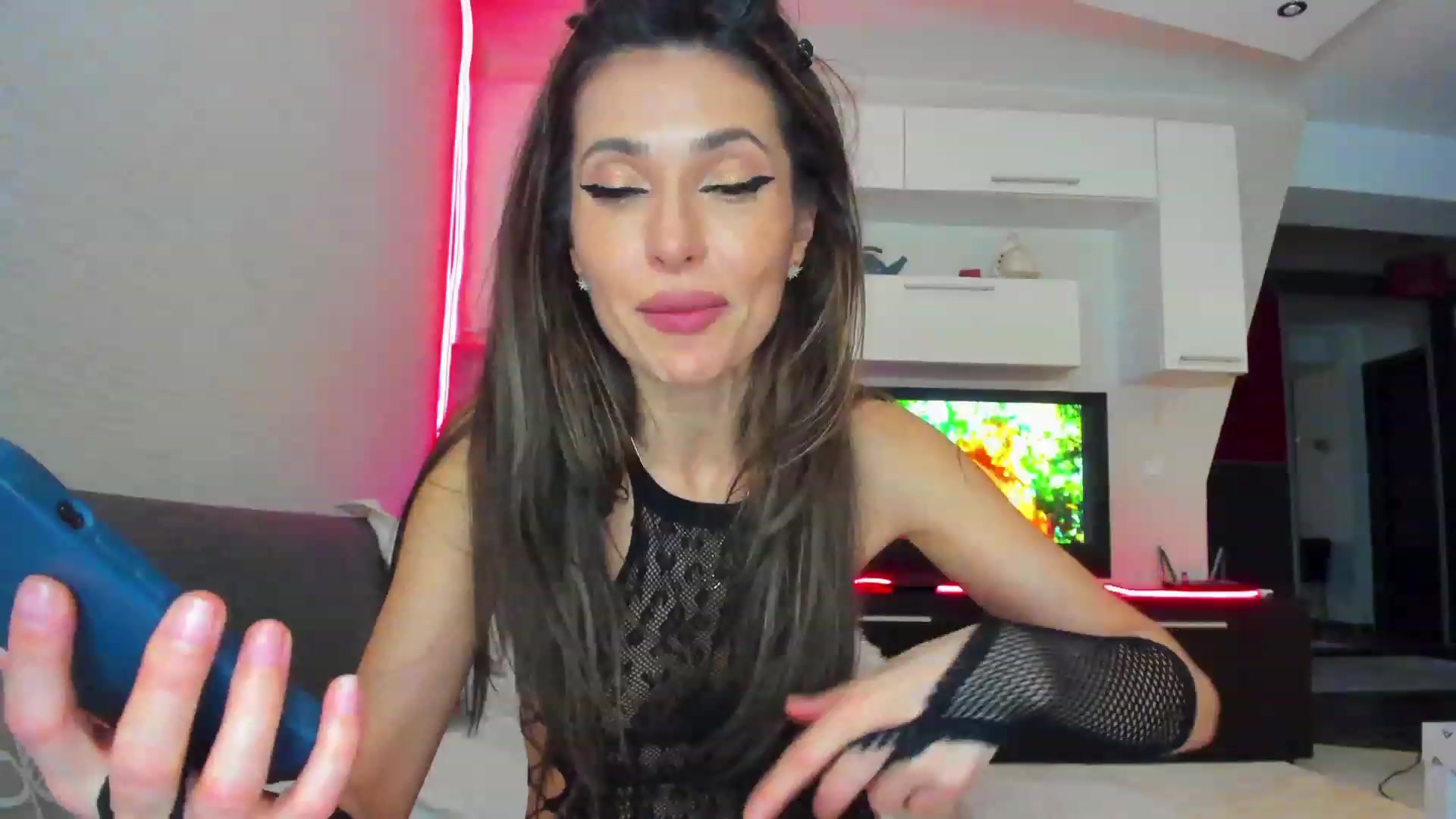 Gallery image thumbnail from SmileyTinaa's myfreecams stream on, 04/01/2023, 01:03 image 15 of 20