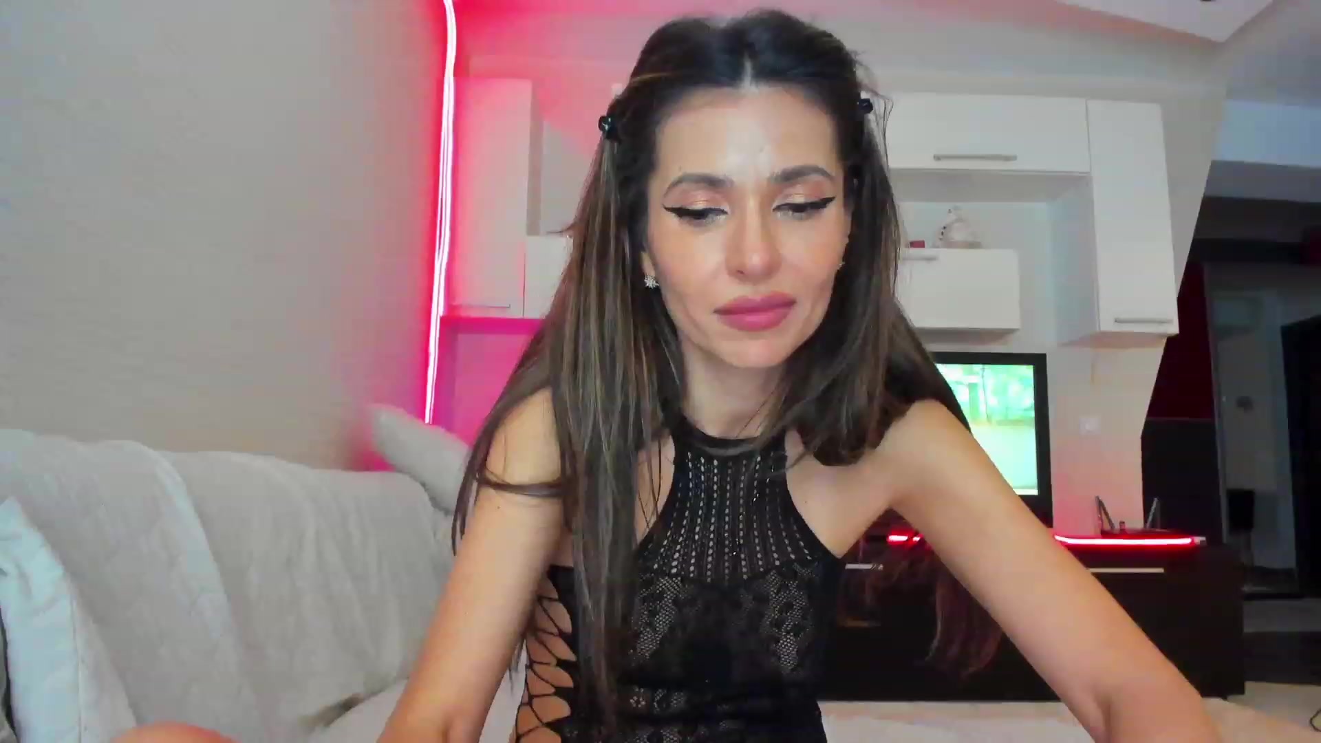 Gallery image thumbnail from SmileyTinaa's myfreecams stream on, 04/01/2023, 03:32 image 17 of 20