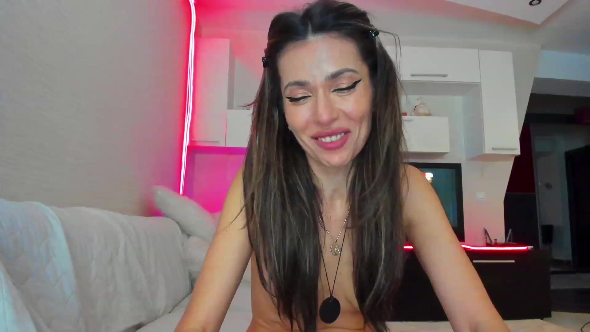 Gallery image thumbnail from SmileyTinaa's myfreecams stream on, 04/01/2023, 03:32 image 8 of 20