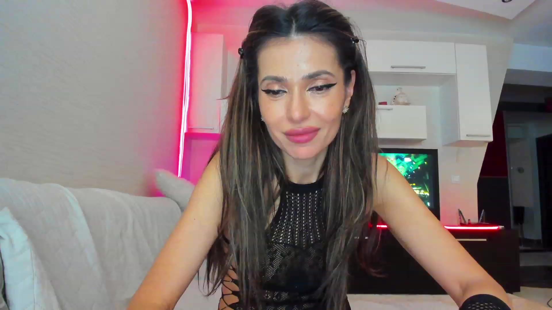 Gallery image thumbnail from SmileyTinaa's myfreecams stream on, 04/01/2023, 03:32 image 18 of 20