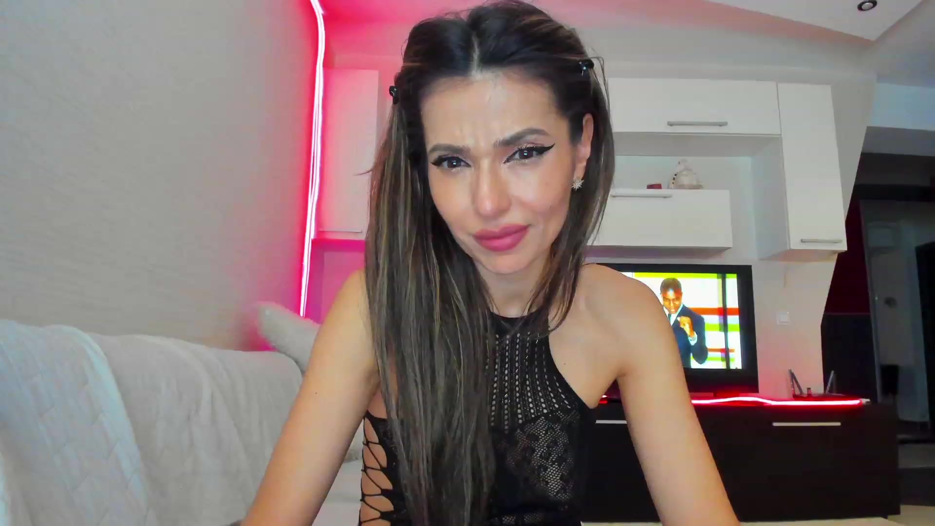 Gallery image thumbnail from SmileyTinaa's myfreecams stream on, 04/01/2023, 03:32 image 11 of 20