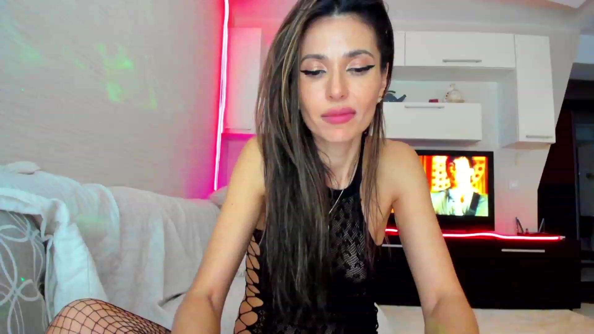 Gallery image thumbnail from SmileyTinaa's myfreecams stream on, 04/01/2023, 06:54 image 10 of 20