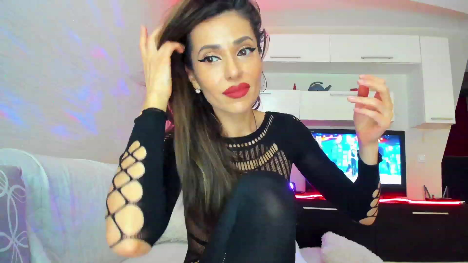 Gallery image thumbnail from SmileyTinaa's myfreecams stream on, 04/03/2023, 21:58 image 3 of 20