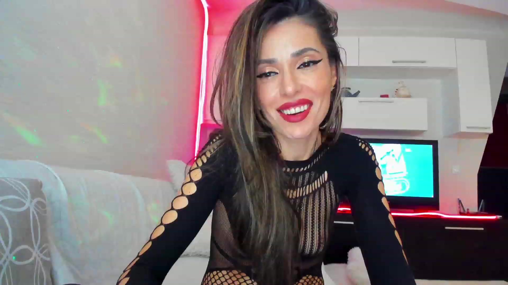 Gallery image thumbnail from SmileyTinaa's myfreecams stream on, 04/03/2023, 21:58 image 5 of 20