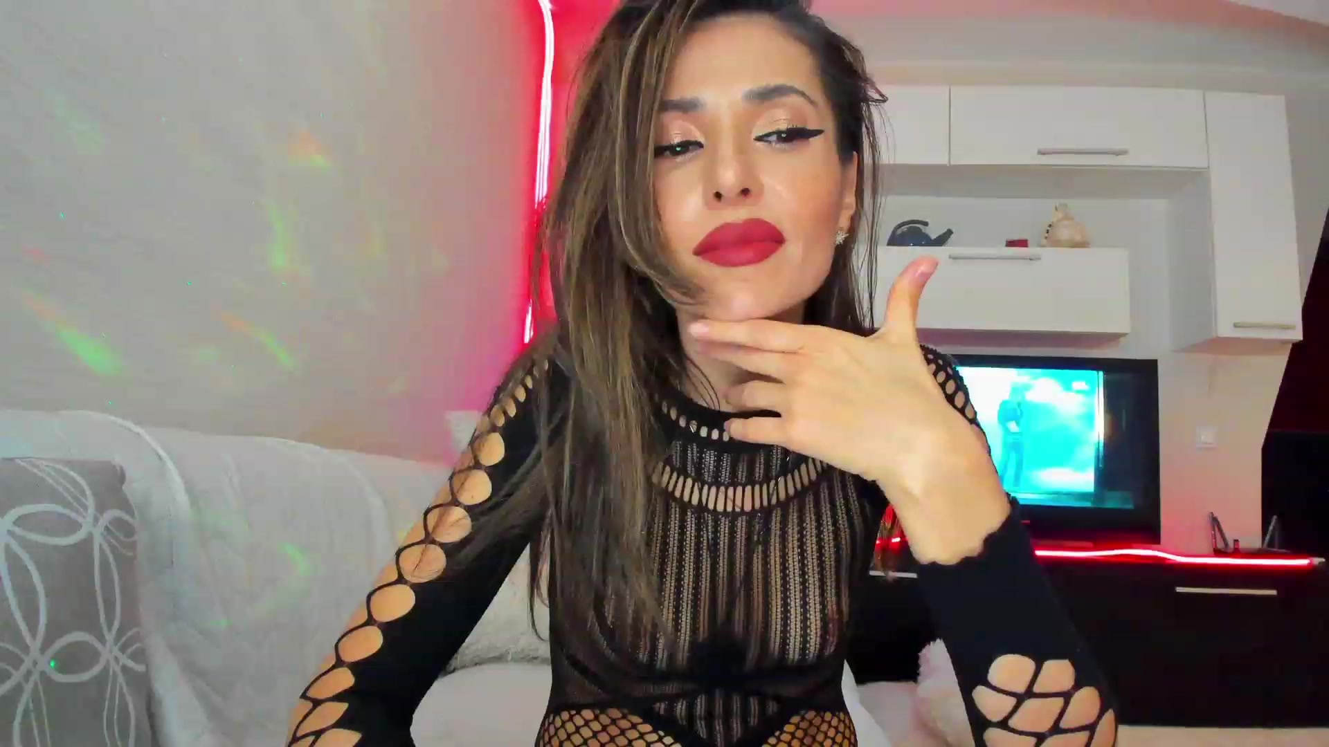 Gallery image thumbnail from SmileyTinaa's myfreecams stream on, 04/03/2023, 21:58 image 8 of 20