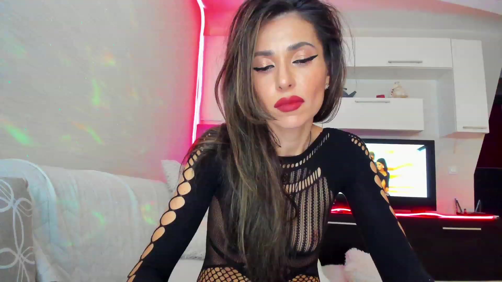 Gallery image thumbnail from SmileyTinaa's myfreecams stream on, 04/03/2023, 21:58 image 2 of 20
