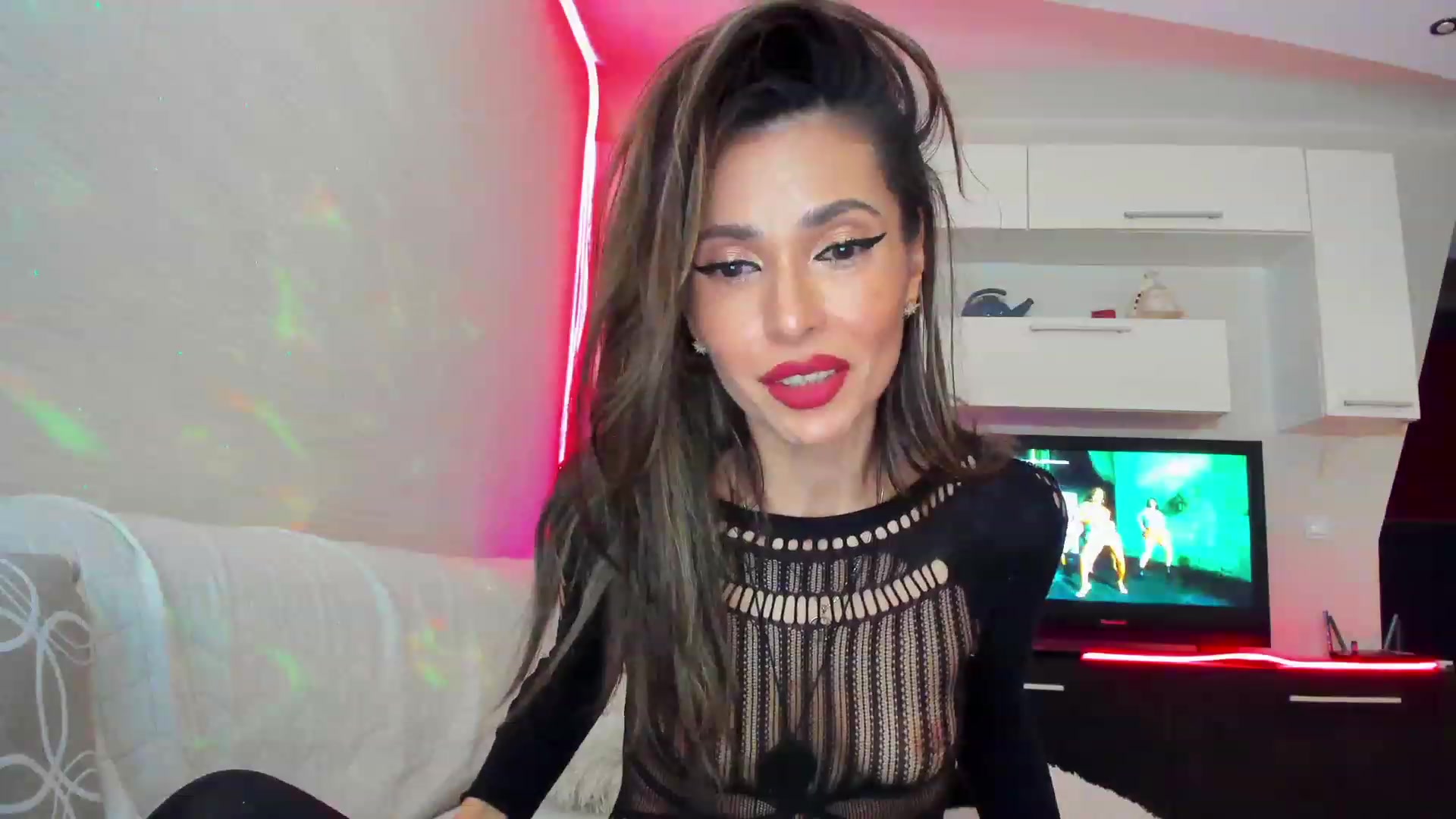 Gallery image thumbnail from SmileyTinaa's myfreecams stream on, 04/03/2023, 21:58 image 14 of 20