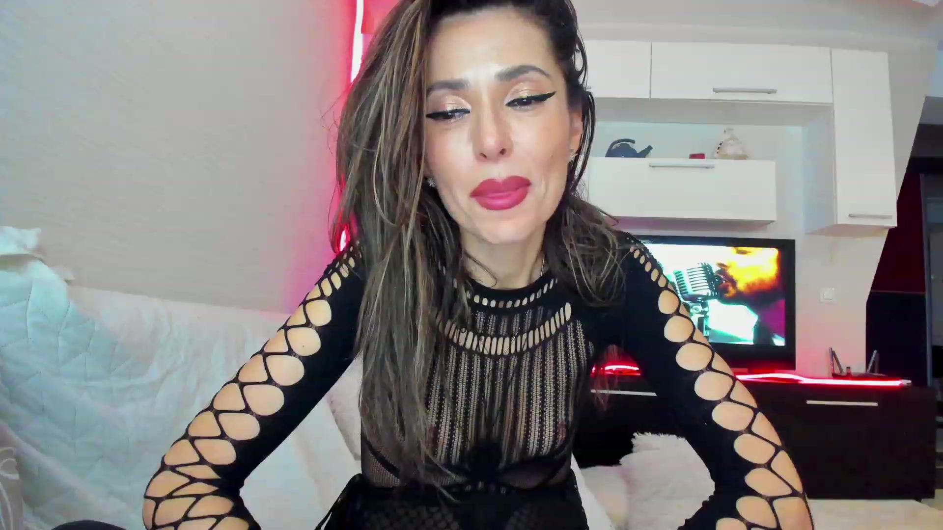 Gallery image thumbnail from SmileyTinaa's myfreecams stream on, 04/04/2023, 03:11 image 10 of 20