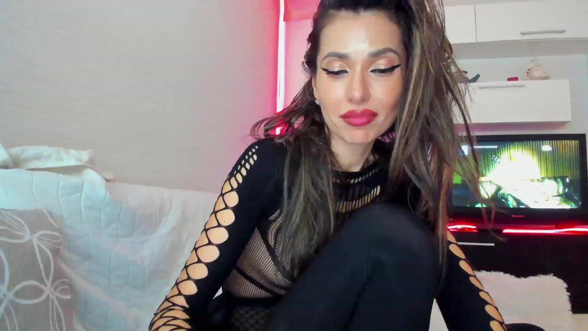 Gallery image thumbnail from SmileyTinaa's myfreecams stream on, 04/04/2023, 03:11 image 13 of 20