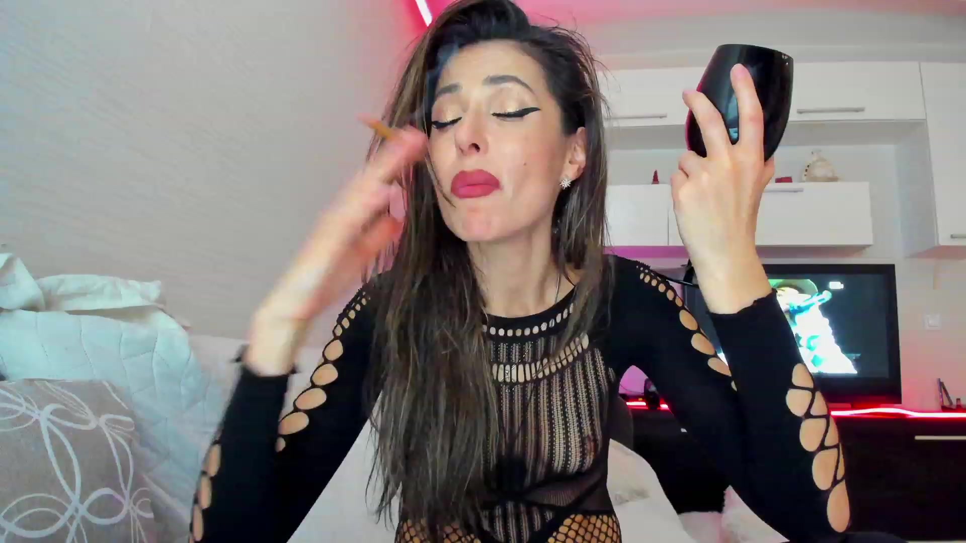 Gallery image thumbnail from SmileyTinaa's myfreecams stream on, 04/04/2023, 03:11 image 5 of 20