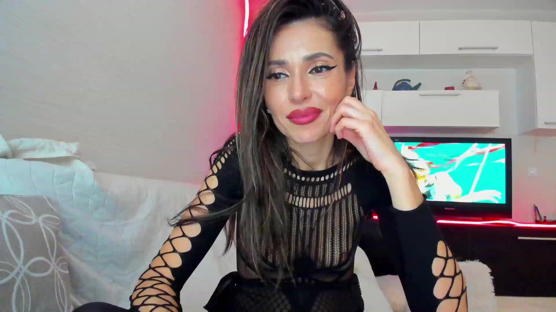 Gallery image thumbnail from SmileyTinaa's myfreecams stream on, 04/04/2023, 03:11 image 12 of 20