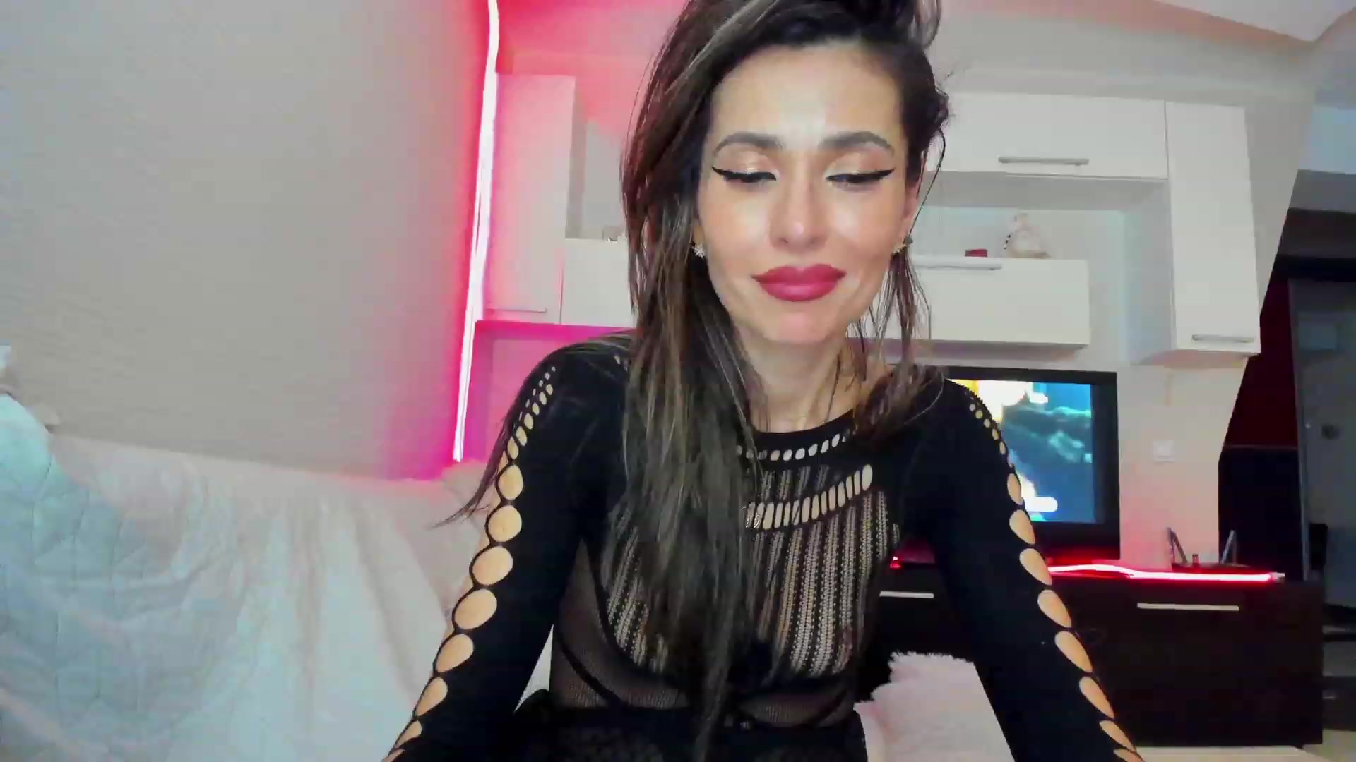 Gallery image thumbnail from SmileyTinaa's myfreecams stream on, 04/04/2023, 03:11 image 7 of 20