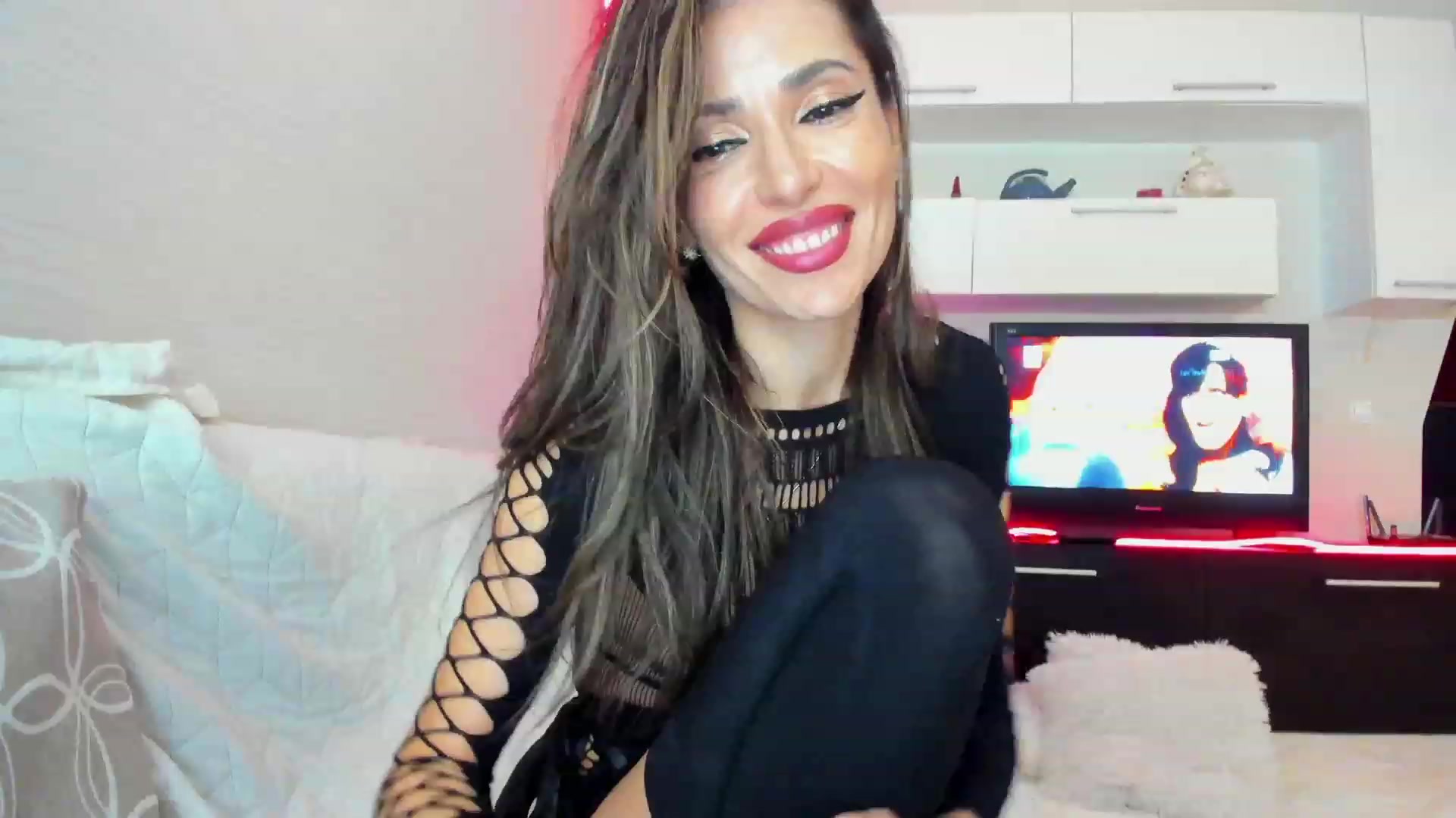 Gallery image thumbnail from SmileyTinaa's myfreecams stream on, 04/04/2023, 03:13 image 6 of 20